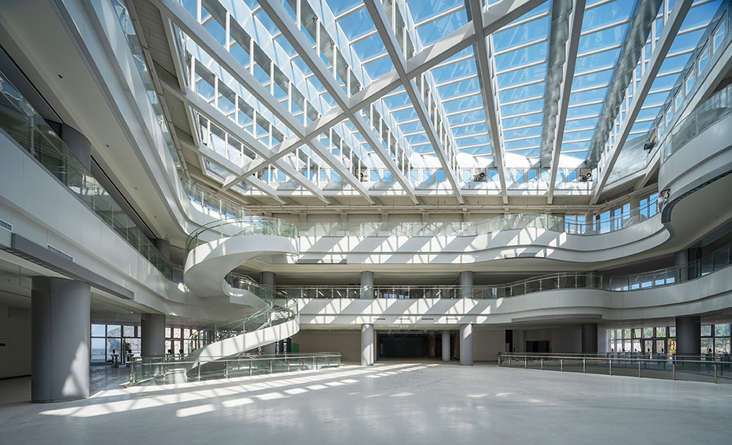 图2国际学习中心大厅 图2国际学习中心大厅